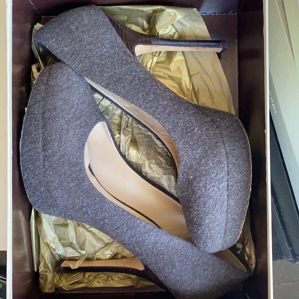 Joan & David grey heel good condition 
5 inch